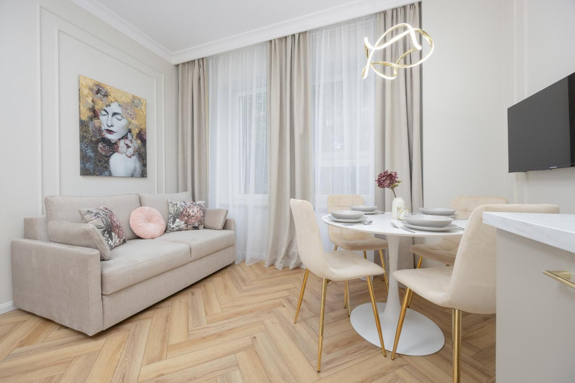 Apartament Elegant Grojecka In By Renters *