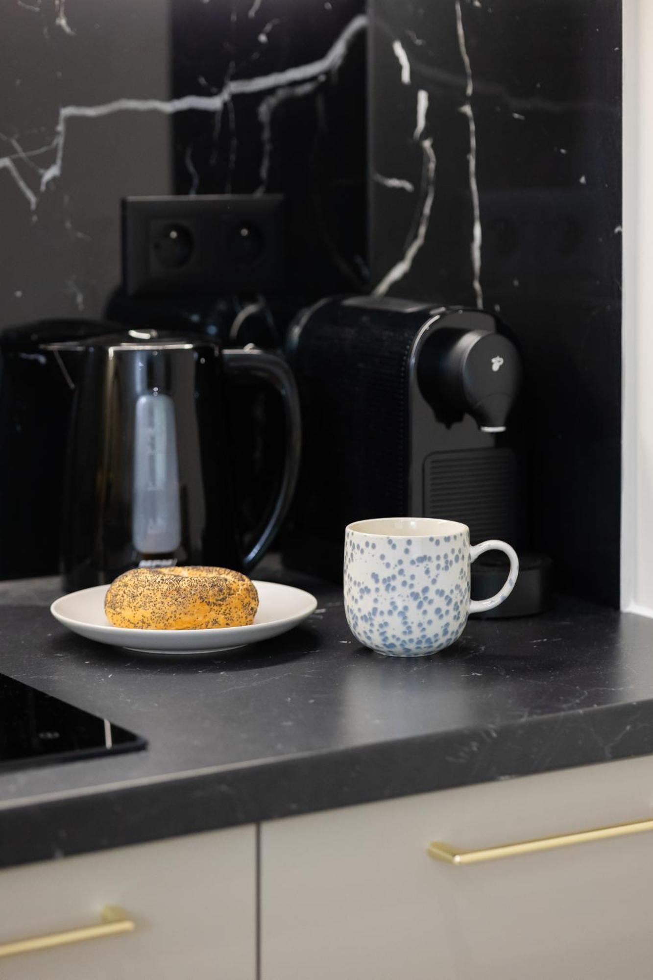 Elegant Grojecka In By Renters Apartament