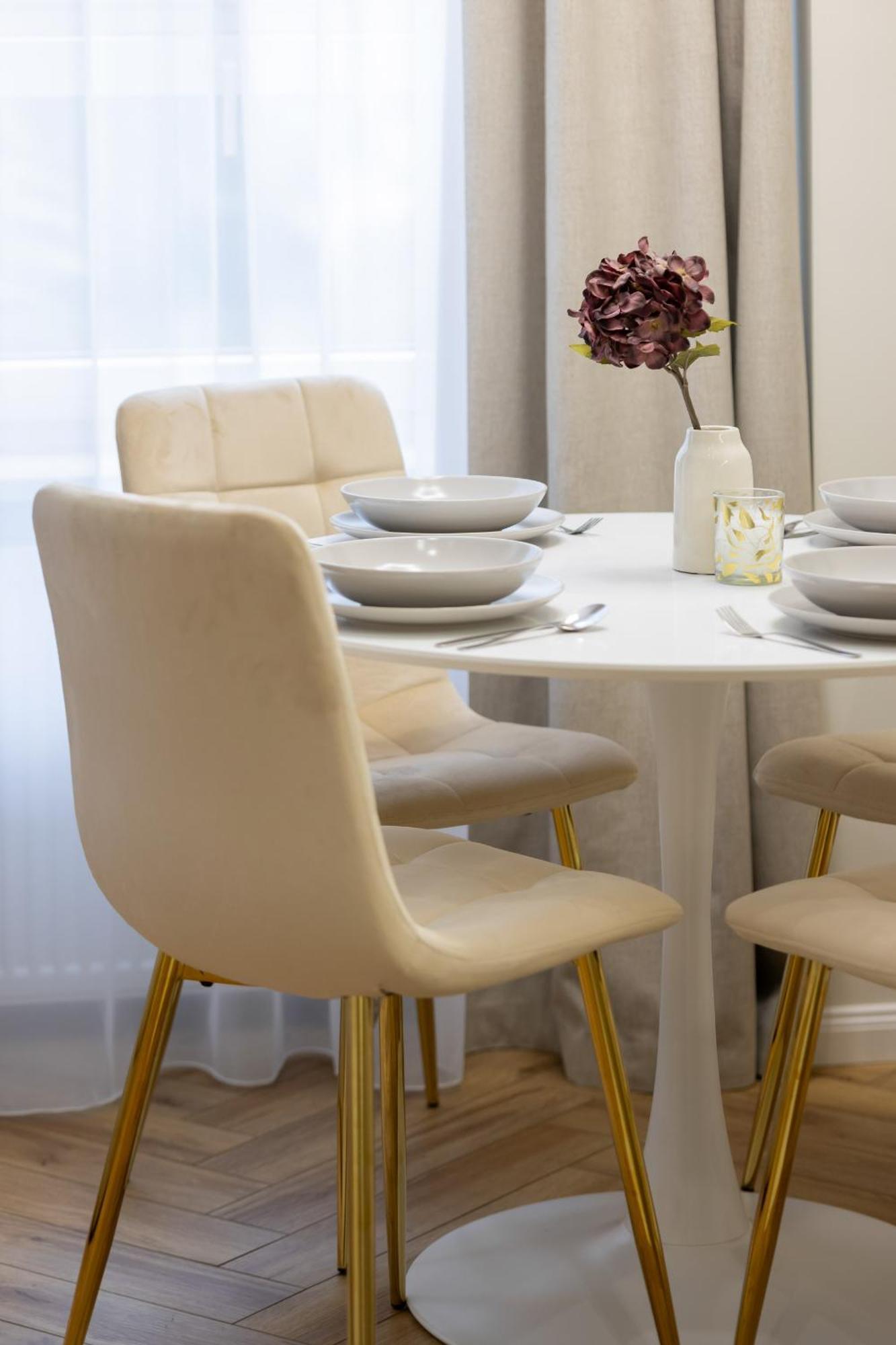 Elegant Grojecka In By Renters Apartament Warszawa