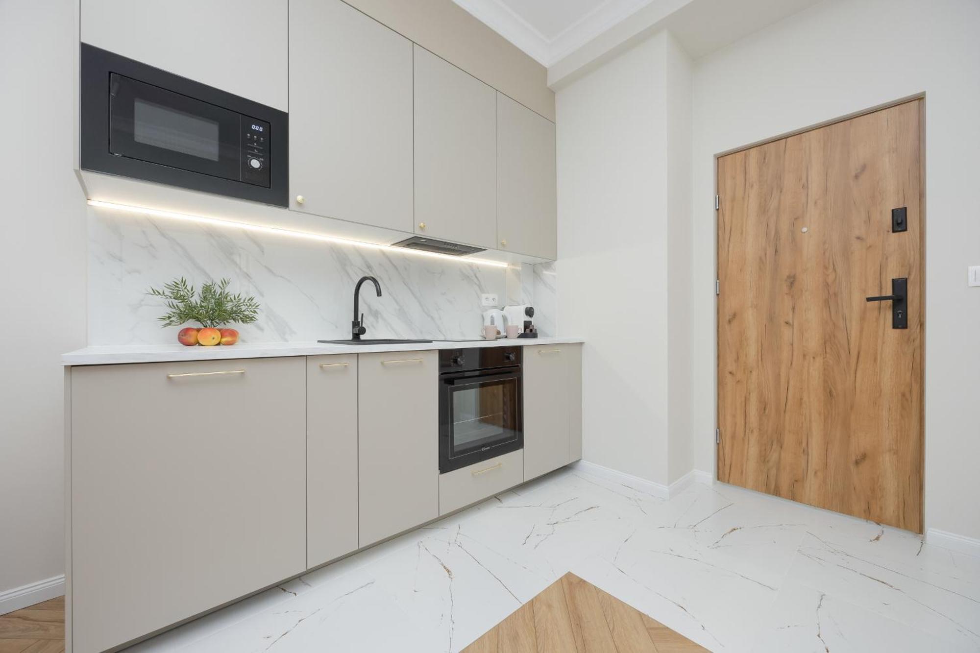 Elegant Grojecka In By Renters Apartament